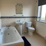 House - Sleeps 12 - Parking - Wifi