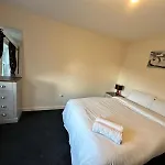 Feriehus House - Sleeps 12 - Parking - Wifi *
