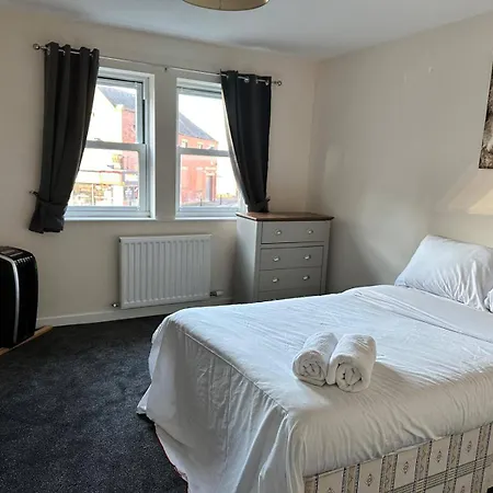 House - Sleeps 10 - Parking - Wifi Σπίτι διακοπών *