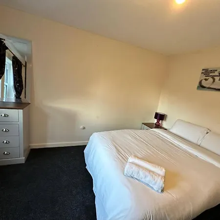 Feriehus House - Sleeps 12 - Parking - Wifi *