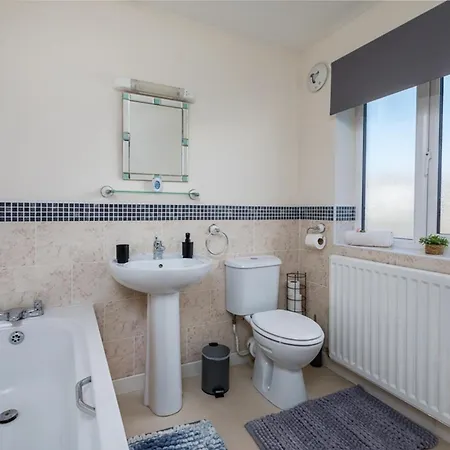 Σπίτι διακοπών House - Sleeps 10 - Parking - Wifi *