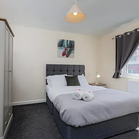 Σπίτι διακοπών House - Sleeps 10 - Parking - Wifi