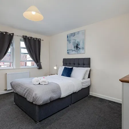 House - Sleeps 10 - Parking - Wifi Σπίτι διακοπών Barrow-in-Furness