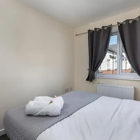 Σπίτι διακοπών House - Sleeps 10 - Parking - Wifi Barrow-in-Furness