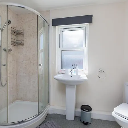 Σπίτι διακοπών House - Sleeps 10 - Parking - Wifi