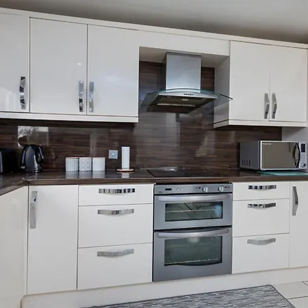 Σπίτι διακοπών House - Sleeps 10 - Parking - Wifi Barrow-in-Furness