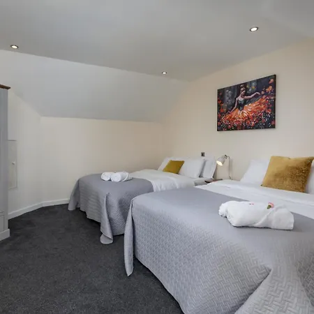Σπίτι διακοπών House - Sleeps 10 - Parking - Wifi *