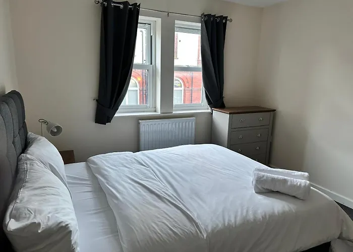 House - Sleeps 12 - Parking - Wifi Holiday home Barrow-in-Furness