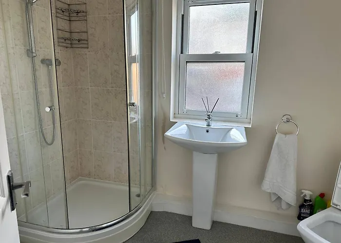 Holiday home House - Sleeps 12 - Parking - Wifi Barrow-in-Furness