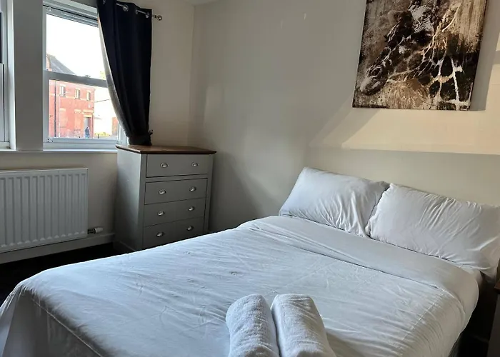 Holiday home House - Sleeps 12 - Parking - Wifi Barrow-in-Furness