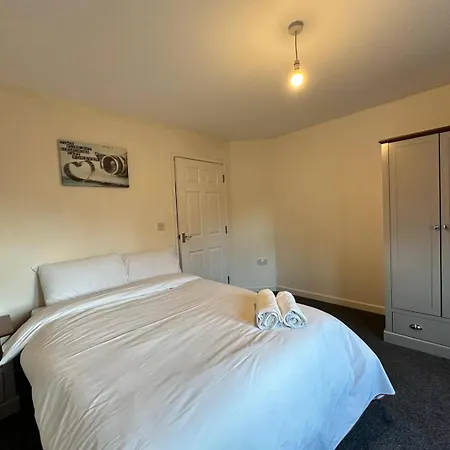 Dom wakacyjny House - Sleeps 12 - Parking - Wifi Barrow-in-Furness