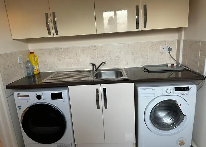 House - Sleeps 12 - Parking - Wifi Dom wakacyjny Barrow-in-Furness